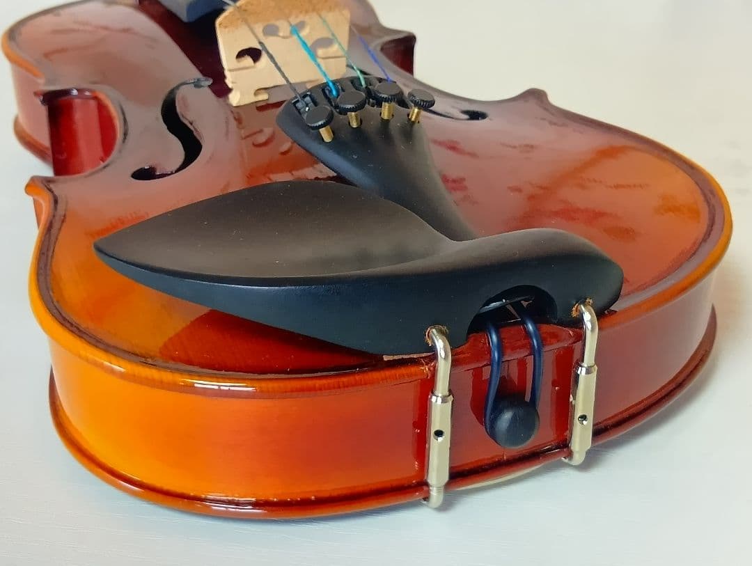 1/4サイズ 中古バイオリン。 弓、ケース、肩当て、松脂付き。 - メルカリ