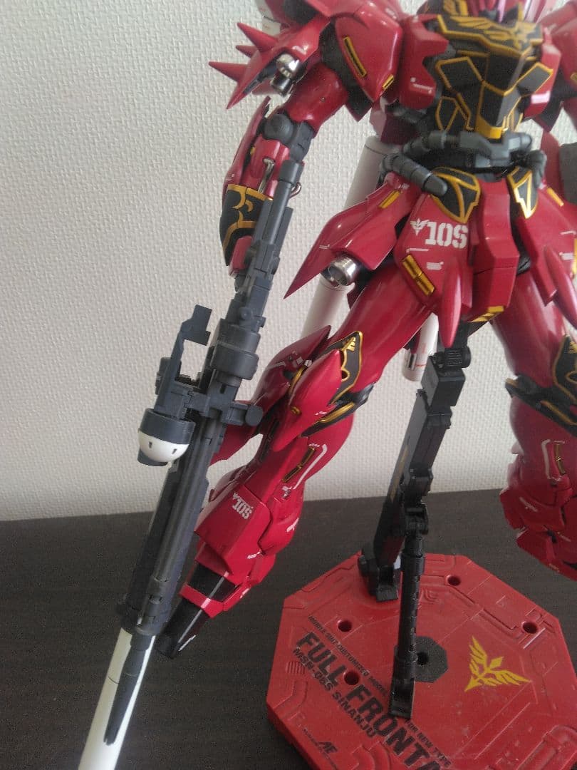 ガンプラ MG シナンジュ 全塗装完成品 バズーカ 専用台座付 - メルカリ
