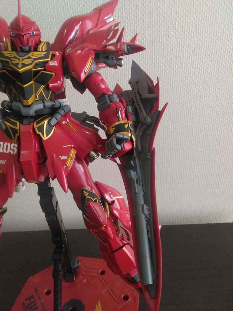 ガンプラ MG シナンジュ 全塗装完成品 バズーカ 専用台座付 - メルカリ