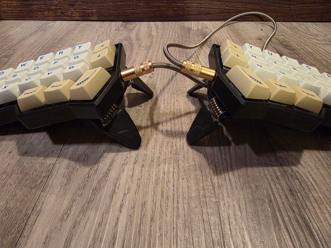 フルカスタマイズ品】Corne V4 Chocolate 完成品 おまけ付き - メルカリ