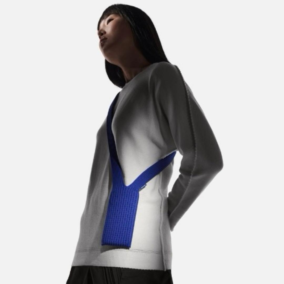 iPhone Pocket by ISSEY MIYAKE - ロング・サフィア - メルカリ