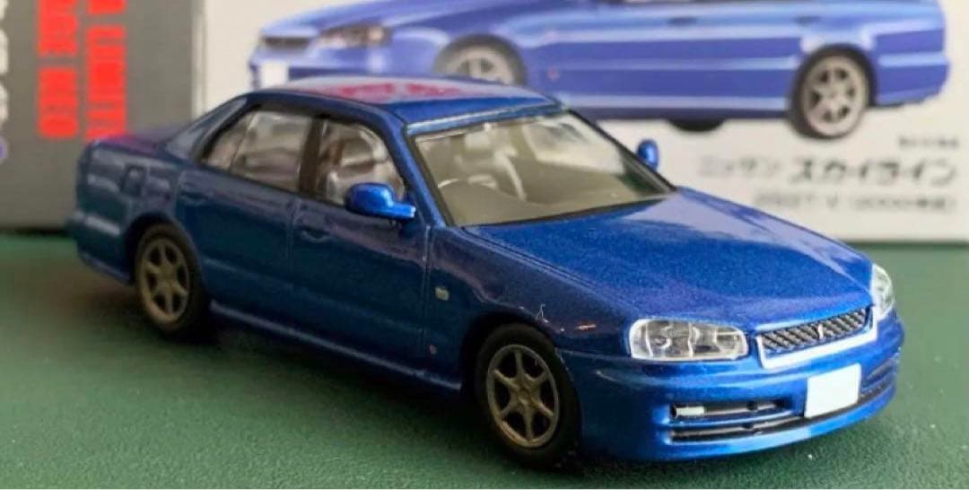 トミカリミテッドヴィンテージネオ ニッサン スカイライン R34 青