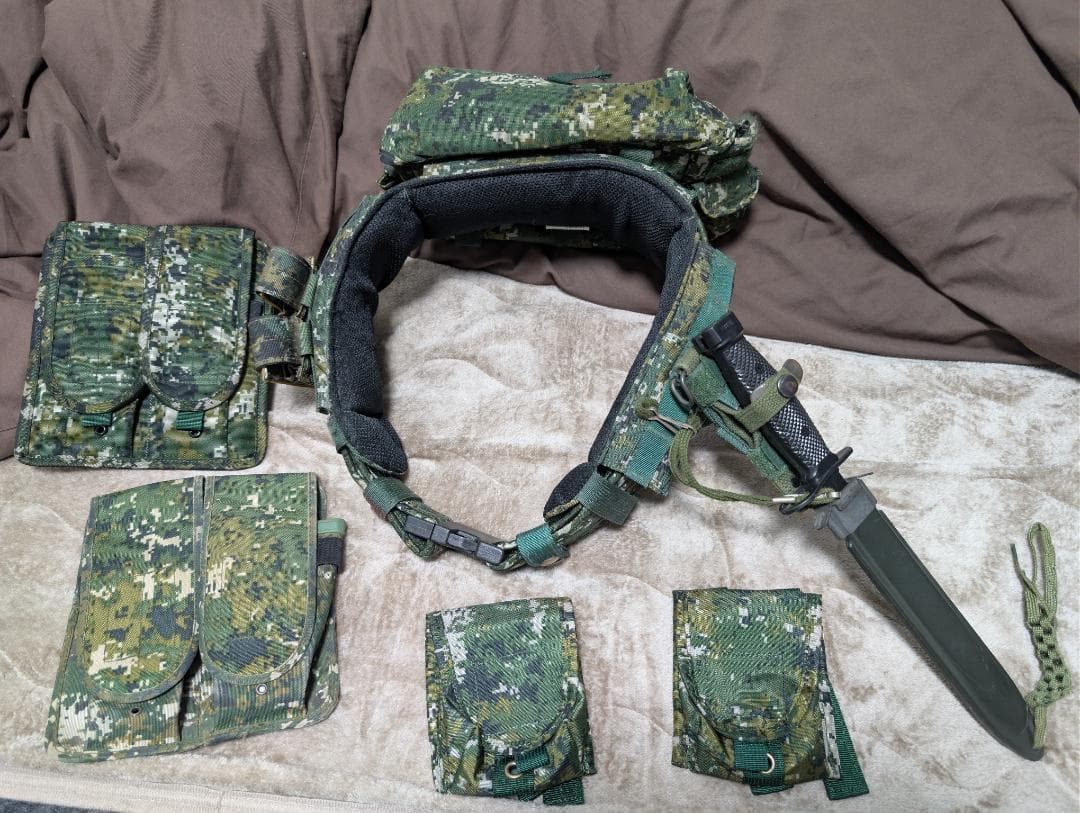 (官品) 台湾陸軍実物弾帯 マガジンポーチセット(グレネード　中華民国) 官品) 台湾陸軍実物弾帯 マガジンポーチセット(グレネード 中華民国