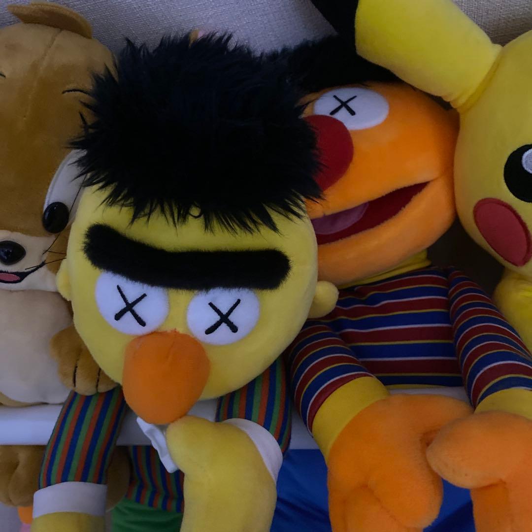 KAWS UNIQLO セサミストリートぬいぐるみ5体セット - メルカリ