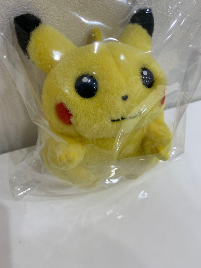 ピカチュウ　ぬいぐるみ　タカラトミー　TOMY