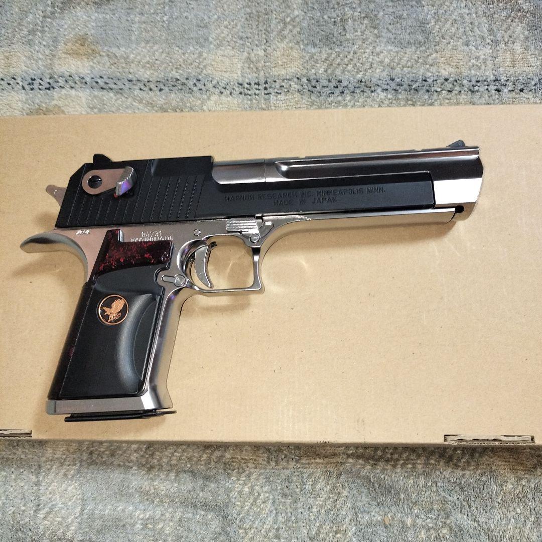 マルイデザートイーグルツートン使用、カスタムグリップ付き。