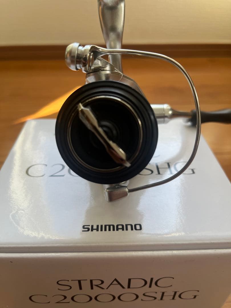 SHIMANO STRADIC 19 C2000SHG スピニングリール - メルカリ