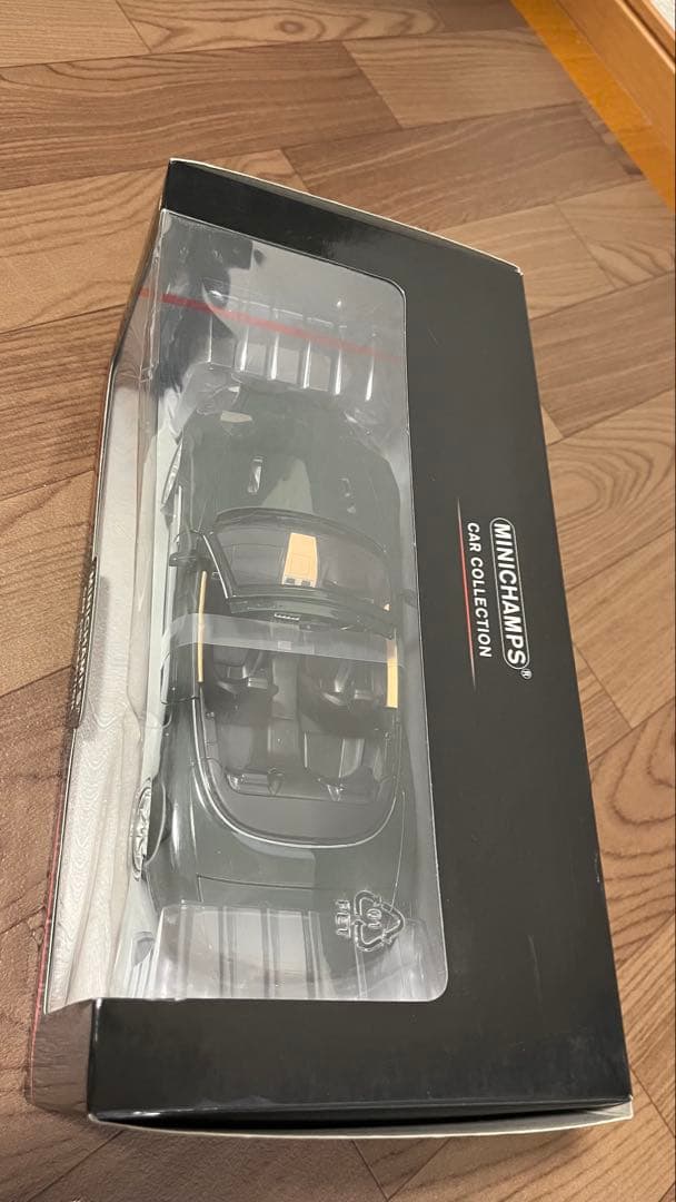 ミニチャンプス　アストンマーチン DB9 Convertible ミニカー