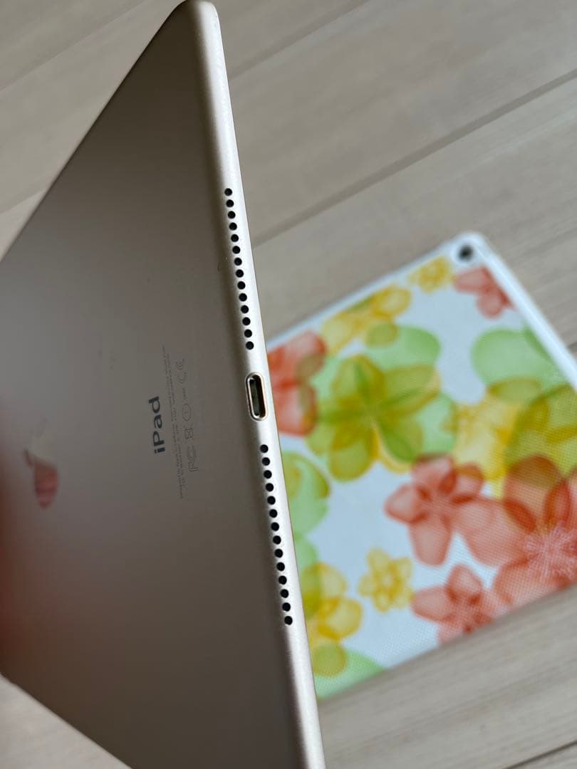 ⭐️ 美品 iPad Air 2 64GBゴールドdocomoバッテリー86%良好 - メルカリ