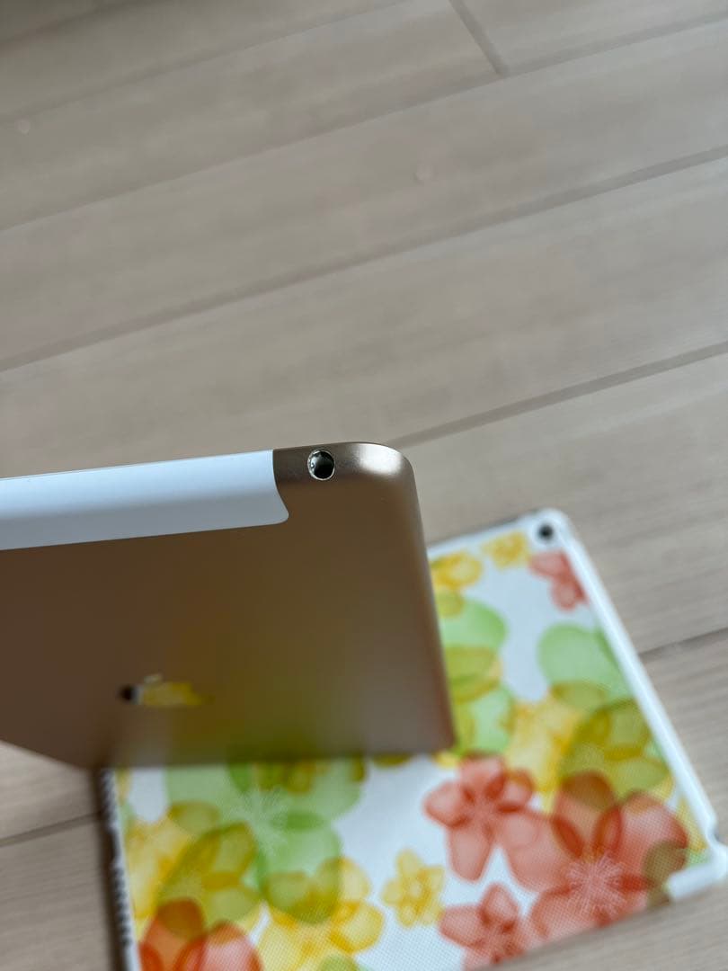 ⭐️ 美品 iPad Air 2 64GBゴールドdocomoバッテリー86%良好 - メルカリ