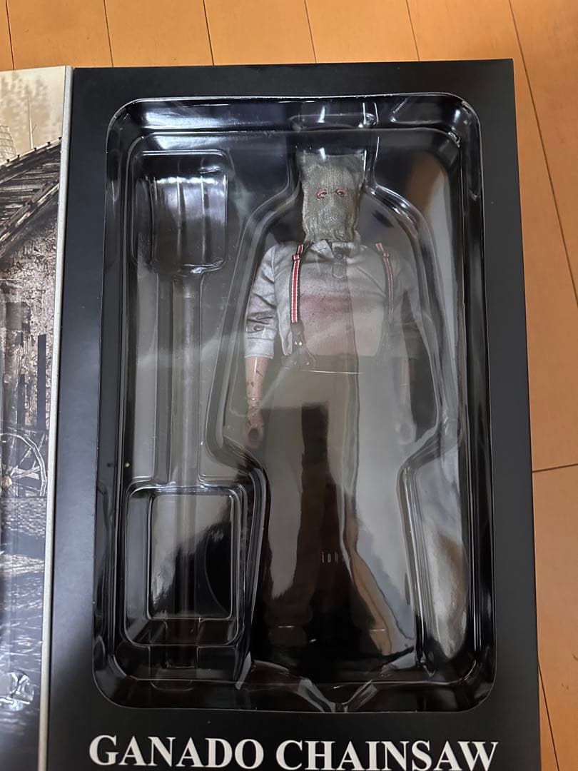 1/6 HOTTOYSバイオハザード4 GANADO CHAINSAWフィギュア