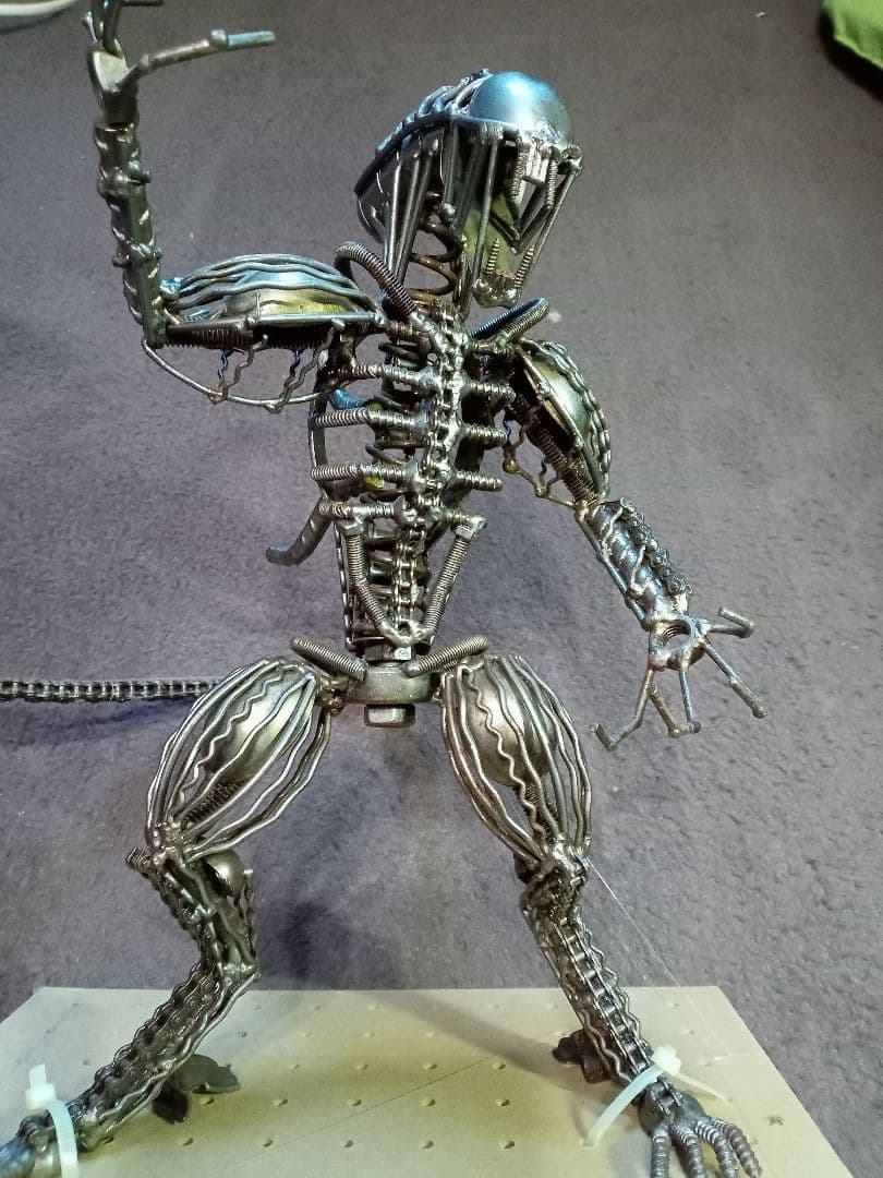 メタルアート エイリアン 廃材アート - メルカリ