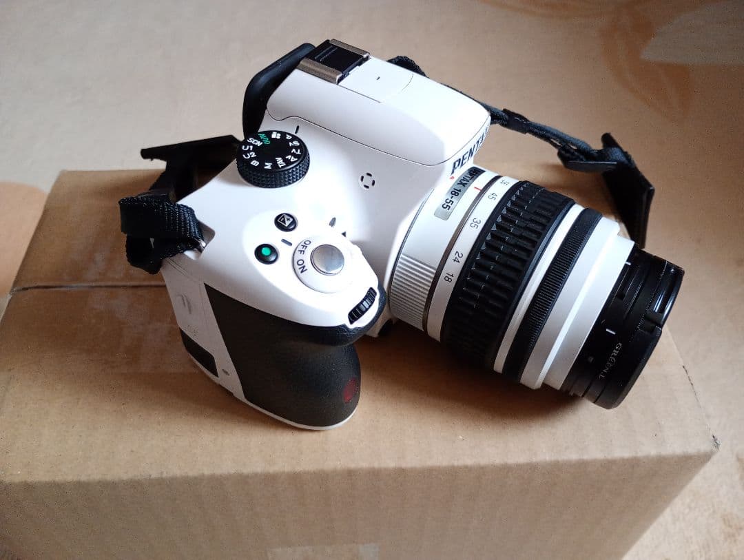 ショット数800枚弱！PENTAX K-50 ホワイト レンズキット＆送料込み