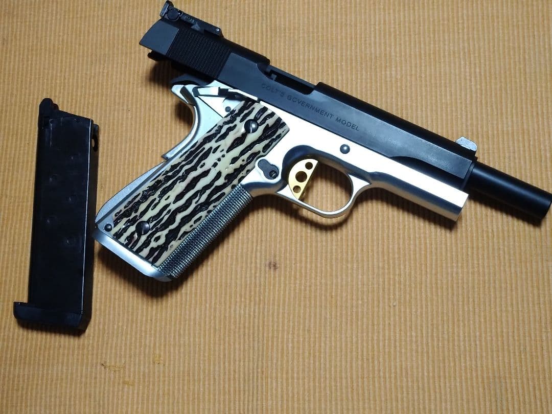 マルイ　 コルト ガバメントカスタム ガスガン　ボマーサイト