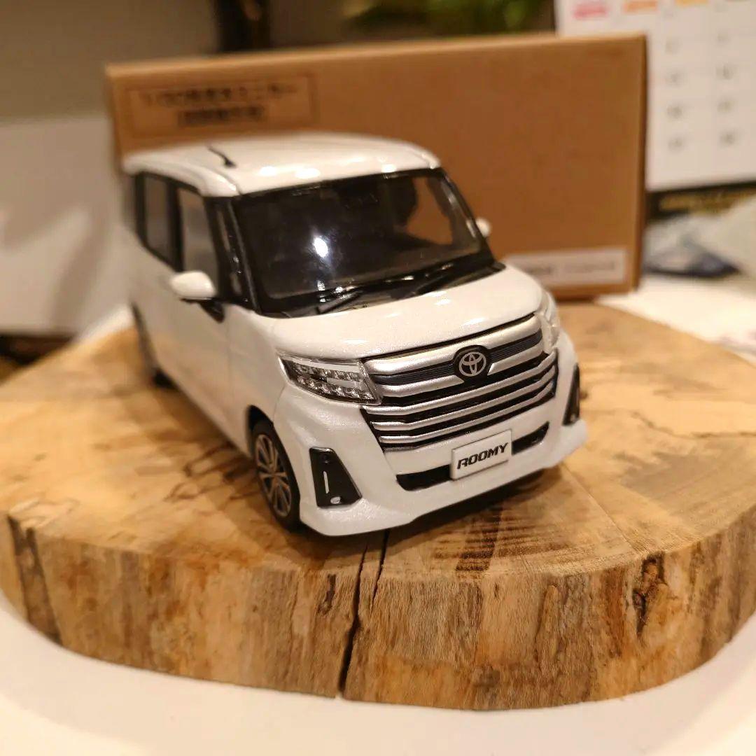 トヨタ ルーミー カラーサンプル ミニカー パールホワイトIII - メルカリ