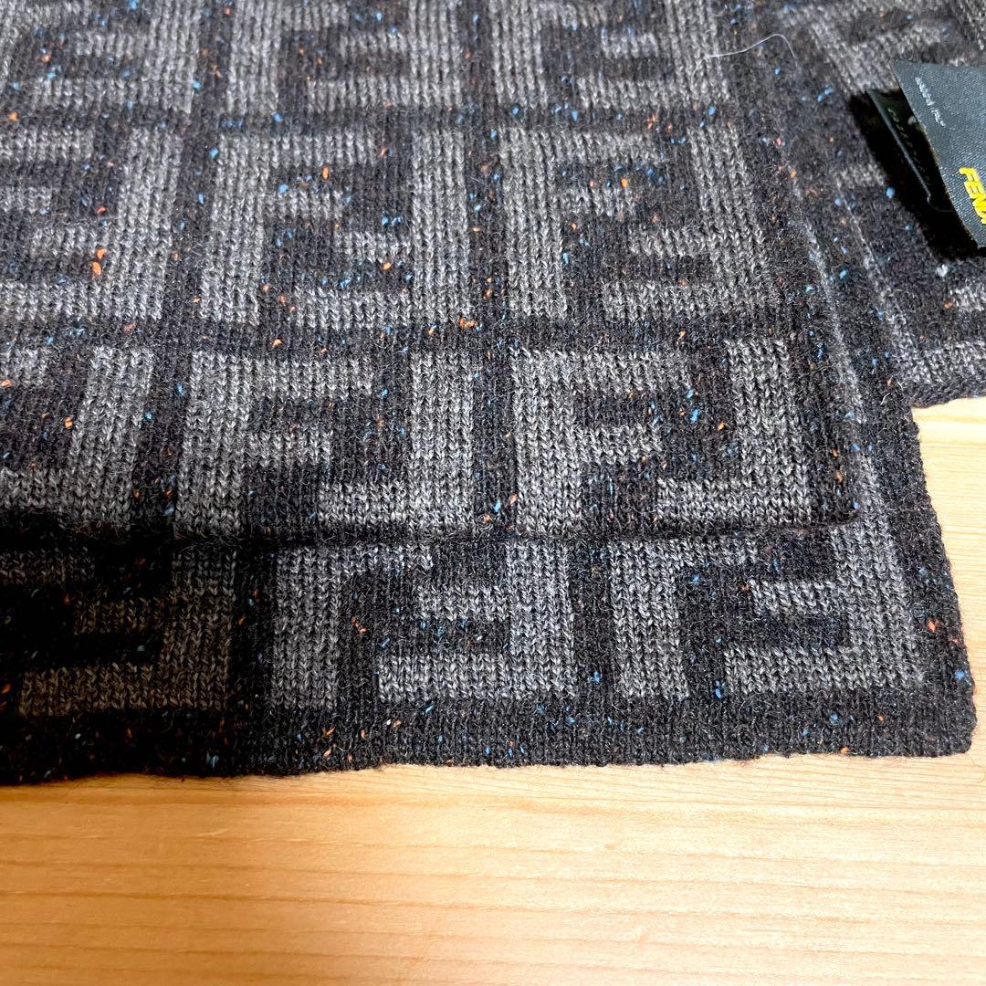 フェンディ FENDI ズッカ柄 マフラー 黒 グレー系 イタリア製の通販は