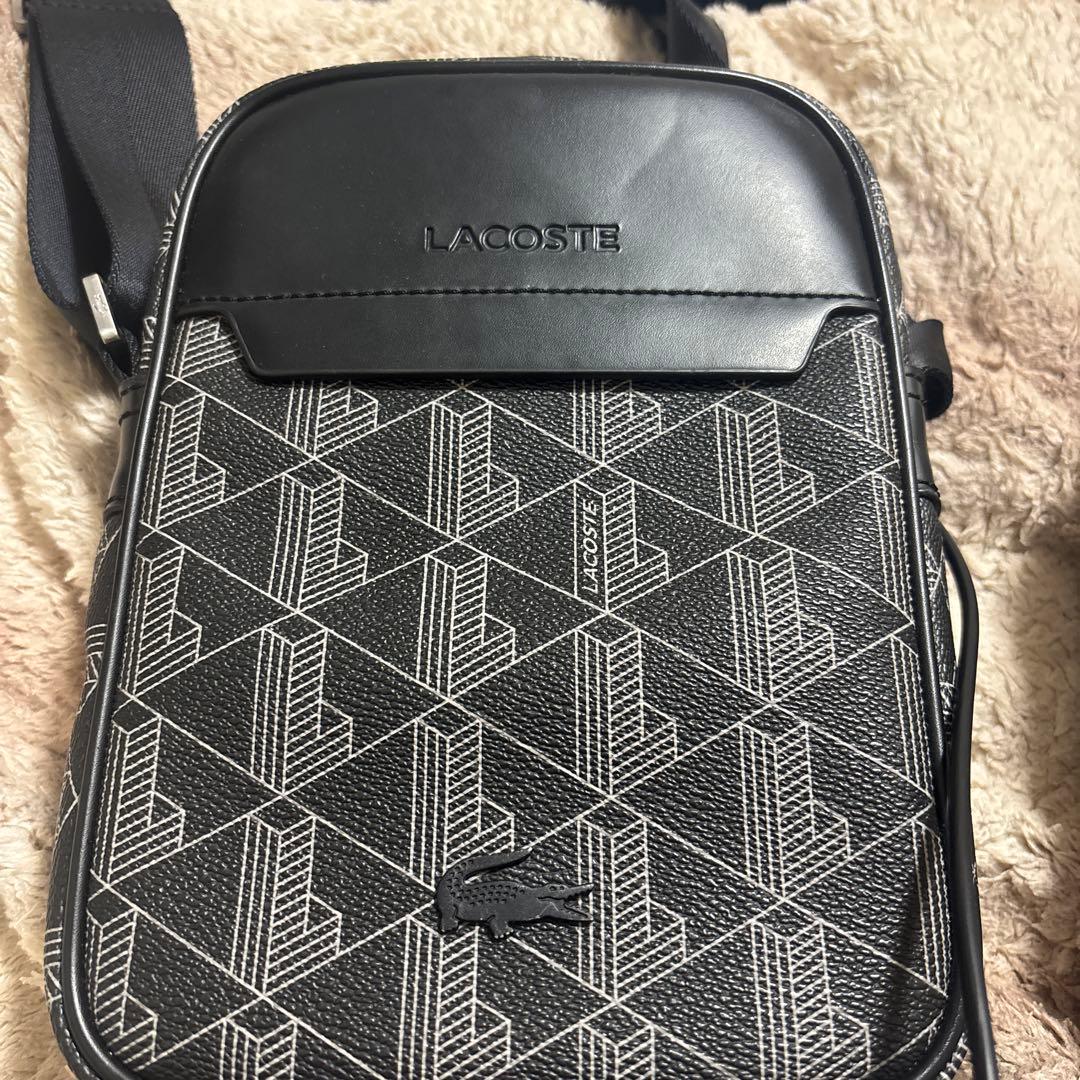 LACOSTE モノグラム バーティカル ショルダーバッグ 黒 - メルカリ