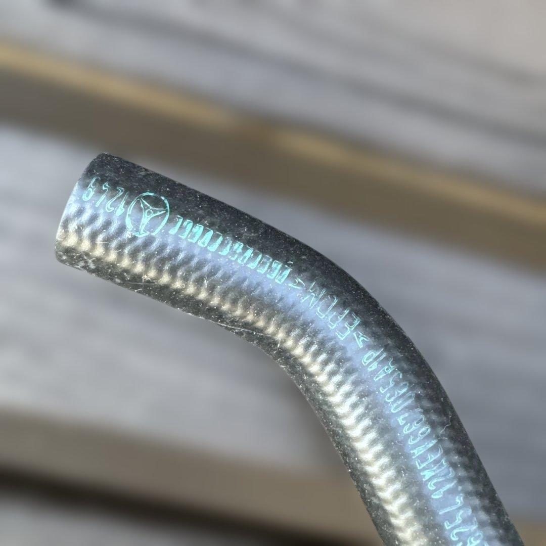 メルセデスベンツ部品 多分w124の500E用のホース類一式4点セット 未