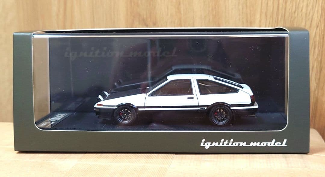 イグニッションモデル AE86トレノ 1/43 白黒ツートン カーボン