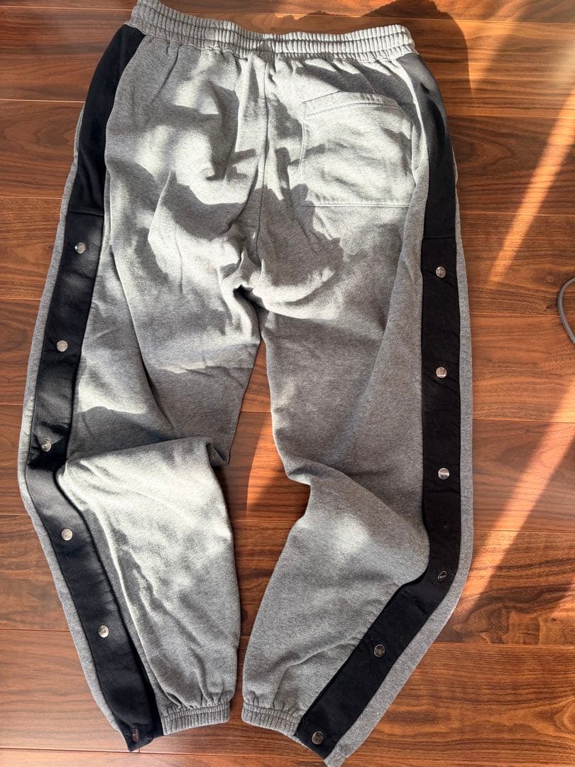 特別ファッション - LYFT グレー サイドボタン スウェット