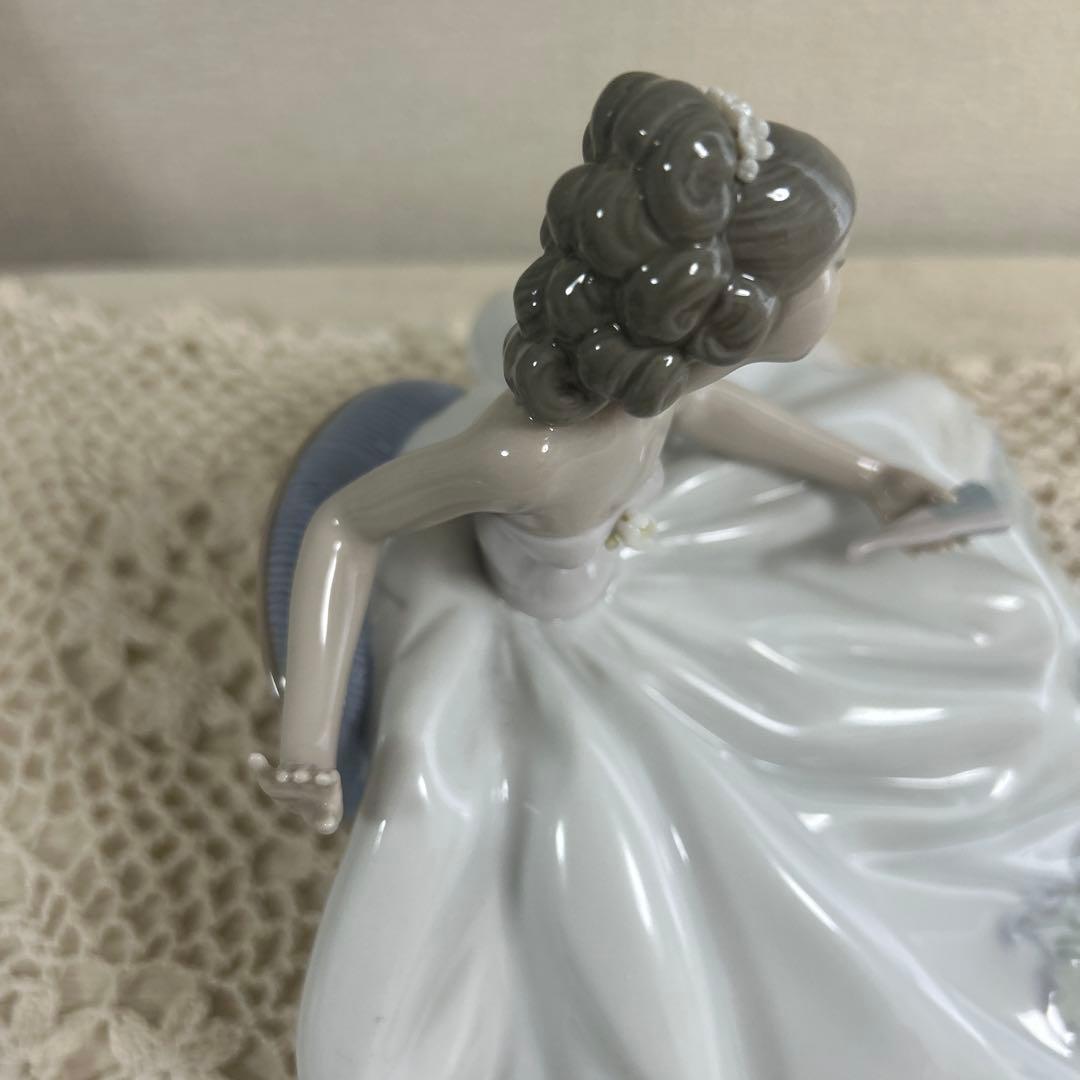 リヤドロ お祭り ひと休み 舞踏会の女性 5859 LLADRO