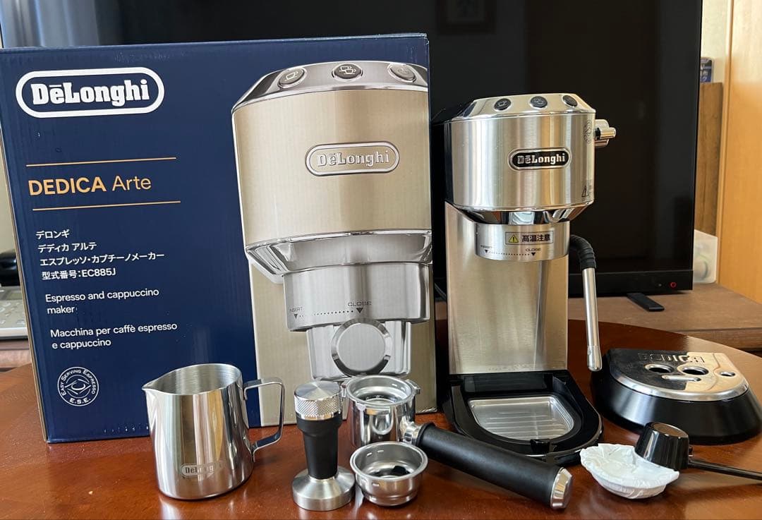 DeLonghi デロンギ デディカ アルテ EC885J エスプレッソ Amazon | De'Longhi (デロンギ) エスプレッソメーカー デディカ アルテ