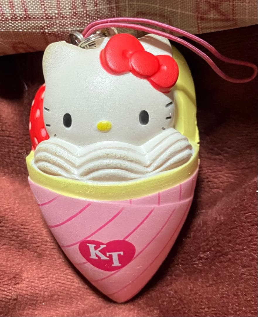 ハローキティ キティちゃん クレープストラップ - メルカリ