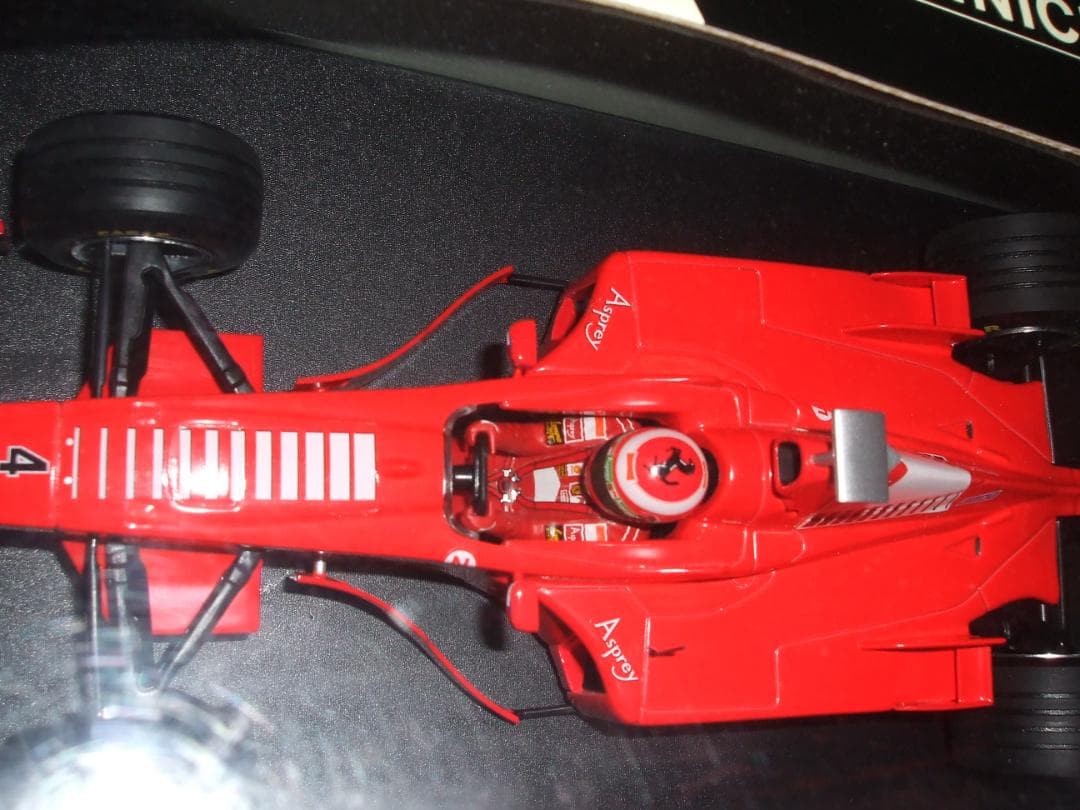 フェラーリ　F３００　E・アーバイン　＃４　ミニチャンプス　１／１８