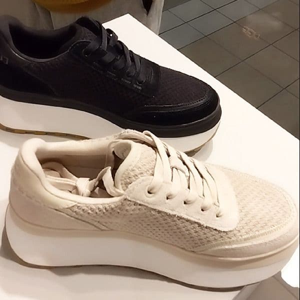 UGG TAELAN LACE UP 厚底 スニーカー ベージュ - メルカリ