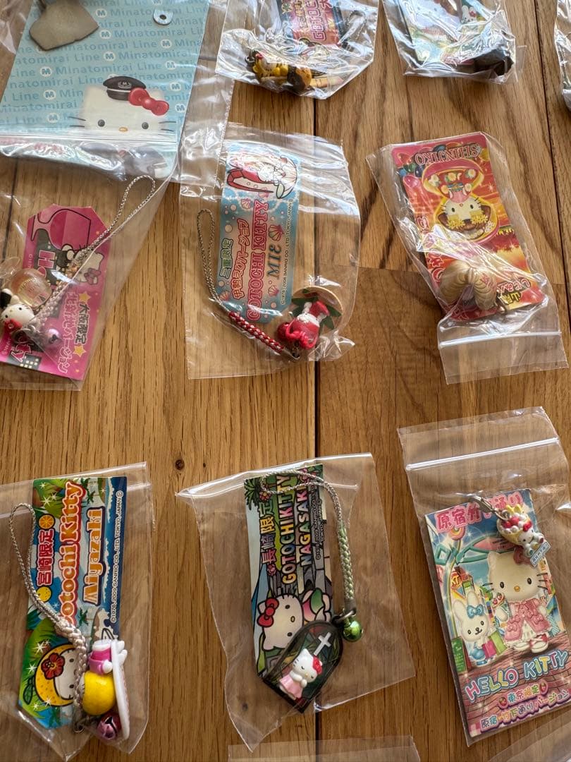 ハローキティーご当地ストラップ 121個セット まとめ売り(バラ売り不可)