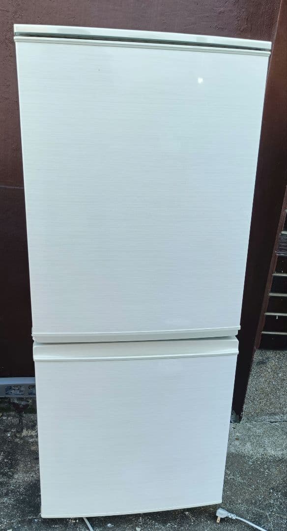 【現地引渡】SHARP 137L 2ドア冷蔵庫【SJ-D14C-W】2016年製 Amazon.co.jp: シャープ 137L 2ドア冷蔵庫（ホワイト系）SHARP SJ-D14A