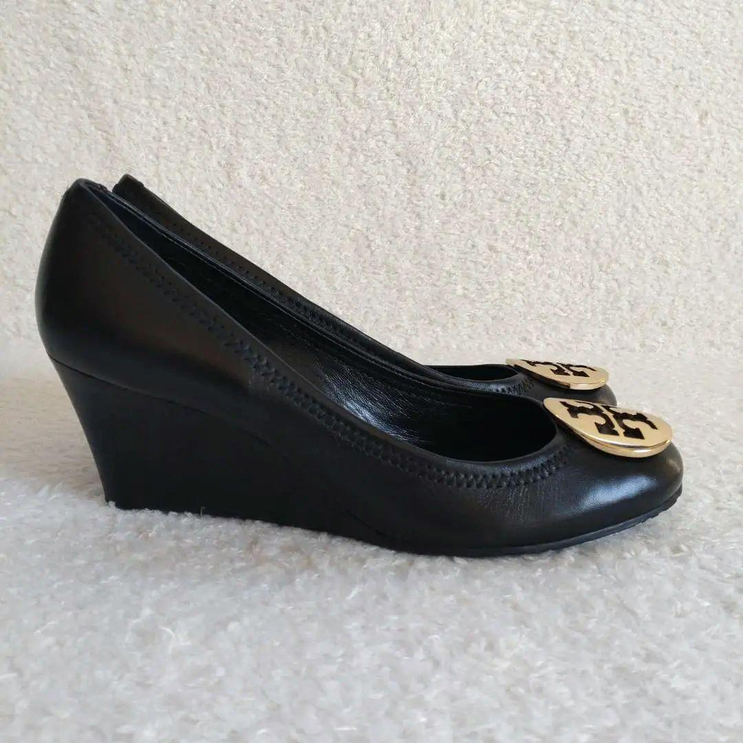 トリーバーチ サリーウェッジ ブラックパンプス ゴールドロゴ カーフ