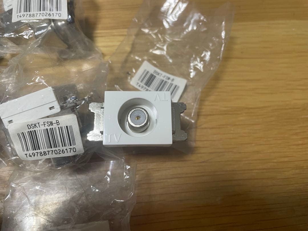 ⑲DSKT-FSW-B テレビ接続用 F型コネクタ 新品10個セット VISION F型 防水 接栓 5C用 4K8K対応 アンテナケーブル 同軸ケーブル