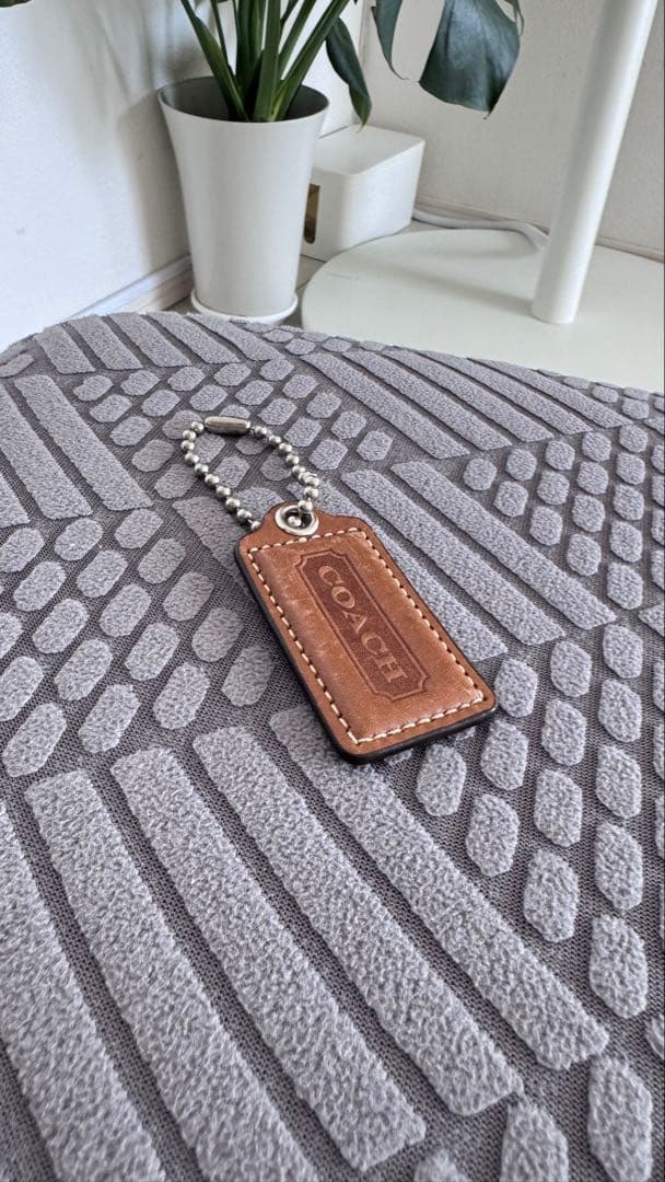 オールドコーチ レザー タグ チャーム ブラウン - メルカリ