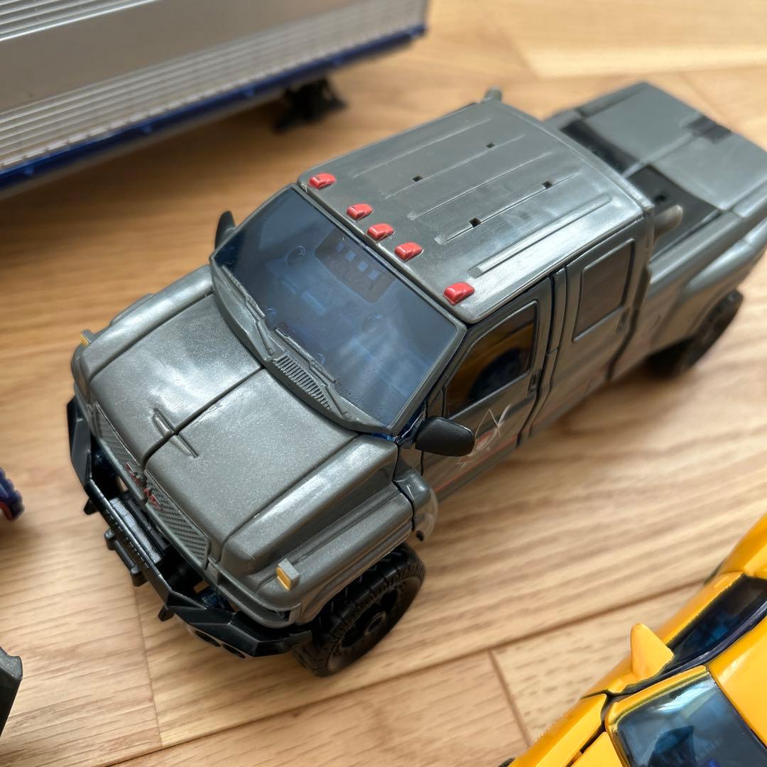 トランスフォーマー　バンブルビー　アイアンハイド　タカラトミー　ハッピーセット