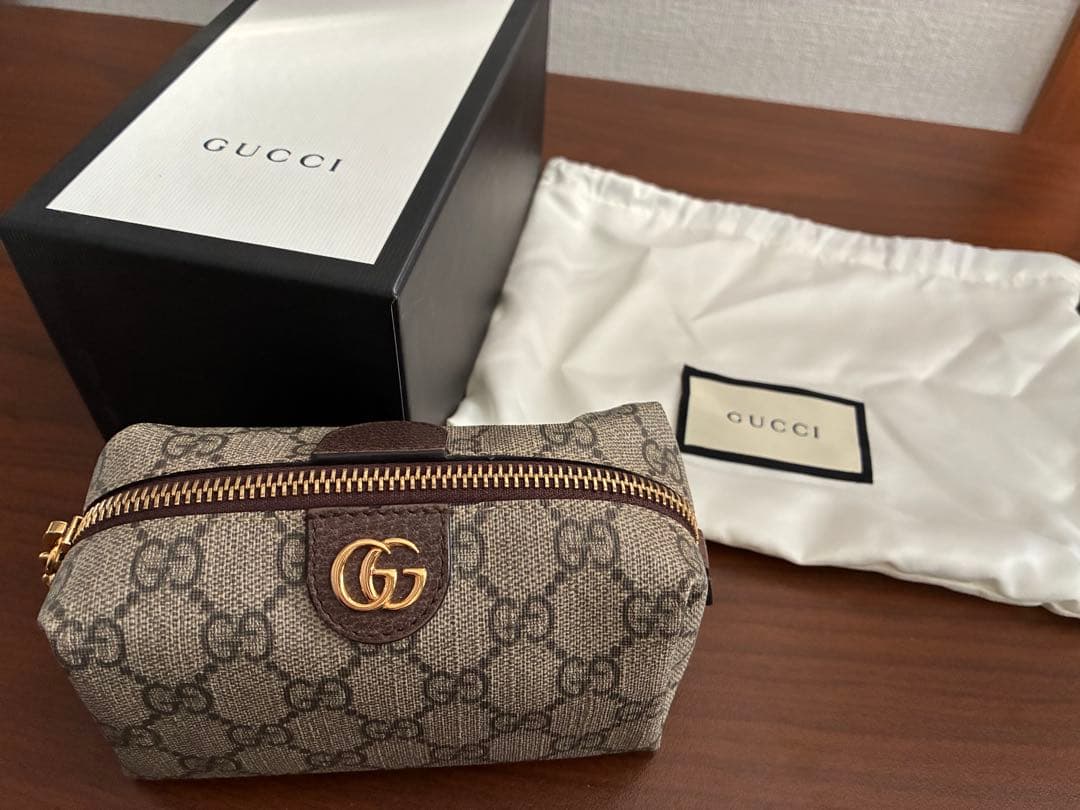 【本日最終値下げ】GUCCI GGスプリーム 化粧ポーチ 希少 GUCCI イチゴ柄 ポーチ GGスプリーム ストロベリー 化粧ポーチ