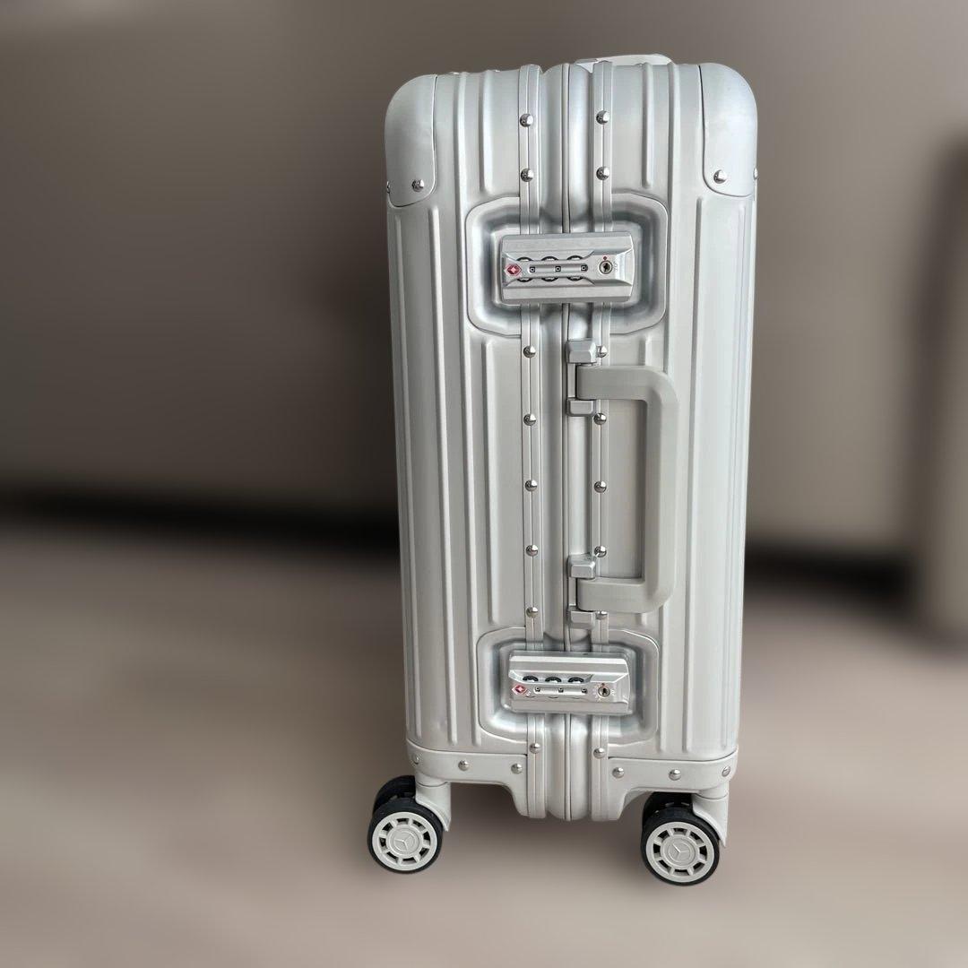 ☆おにぎりツヨシ様専用☆Mercedes-Benz スーツケース*250 - メルカリ