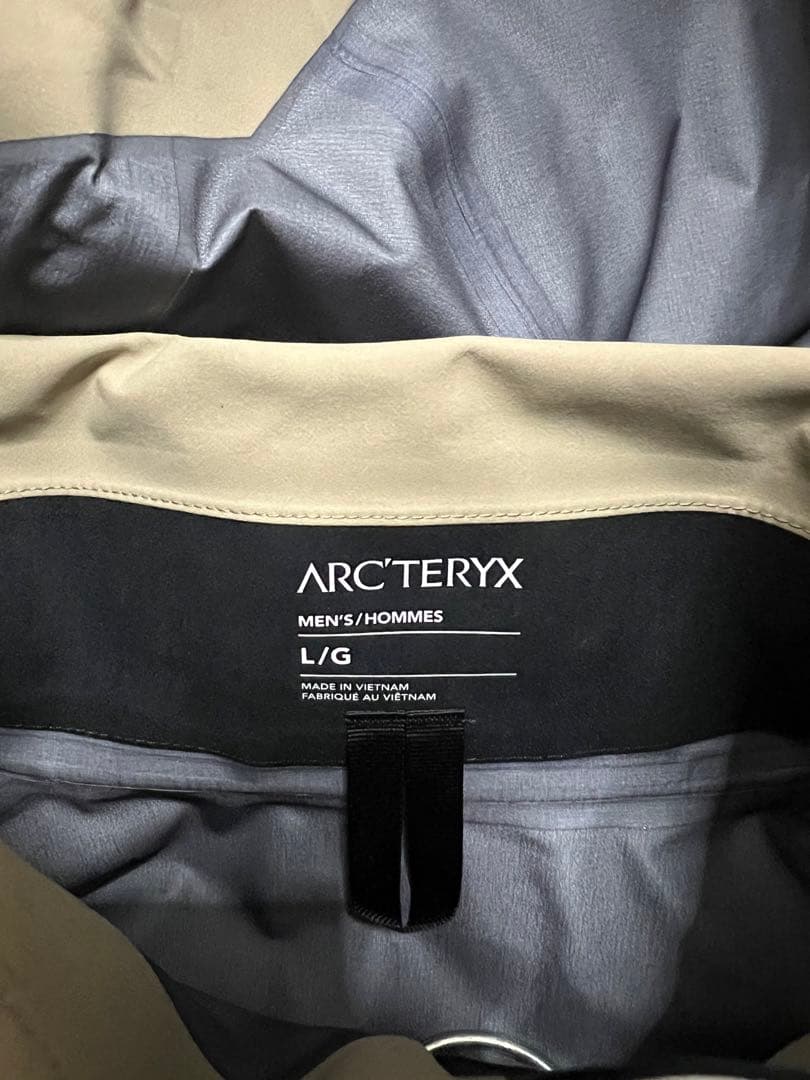 は*す様 最安値【23AW】ARC'TERYX BETA AR smoke bl - メルカリ