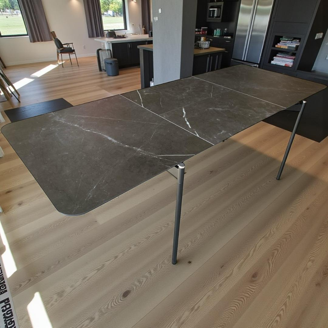 ★BoConcept 伸長式ダイニングテーブル キングストン エクステンション The Kingston dining table collection| Shop now | BoConcept