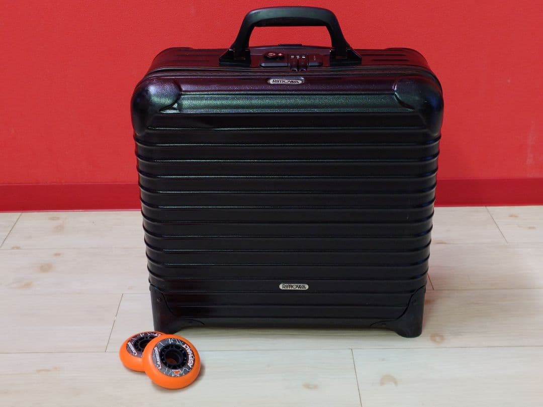 ミ*ロ様 RIMOWA サルサビジネストロリー　機内持込み2輪TSAロックブラッ 美品 RIMOWA リモワ SALSA サルサ 27L 機内持ち込み 4輪 TSAロック