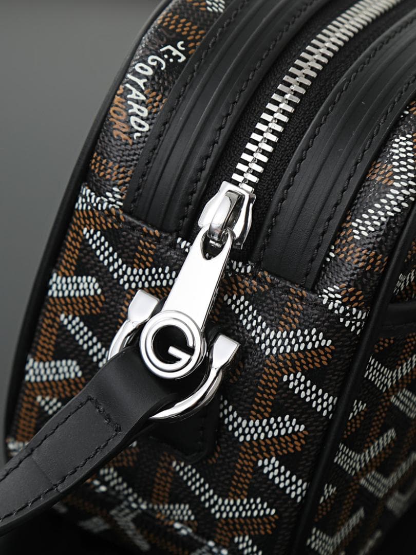 幾何学模様 ブラック系 ショルダーバッグ