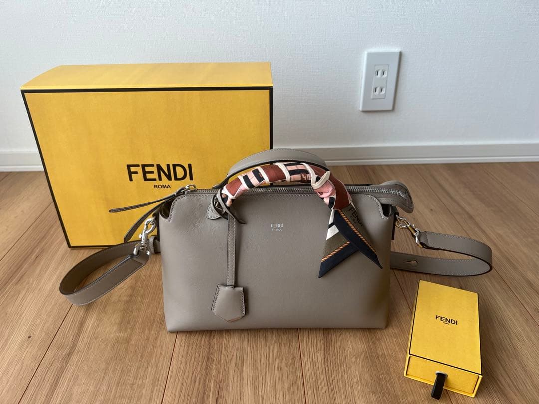 極美品】FENDI バイザウェイ ラッピー スカーフ - メルカリ