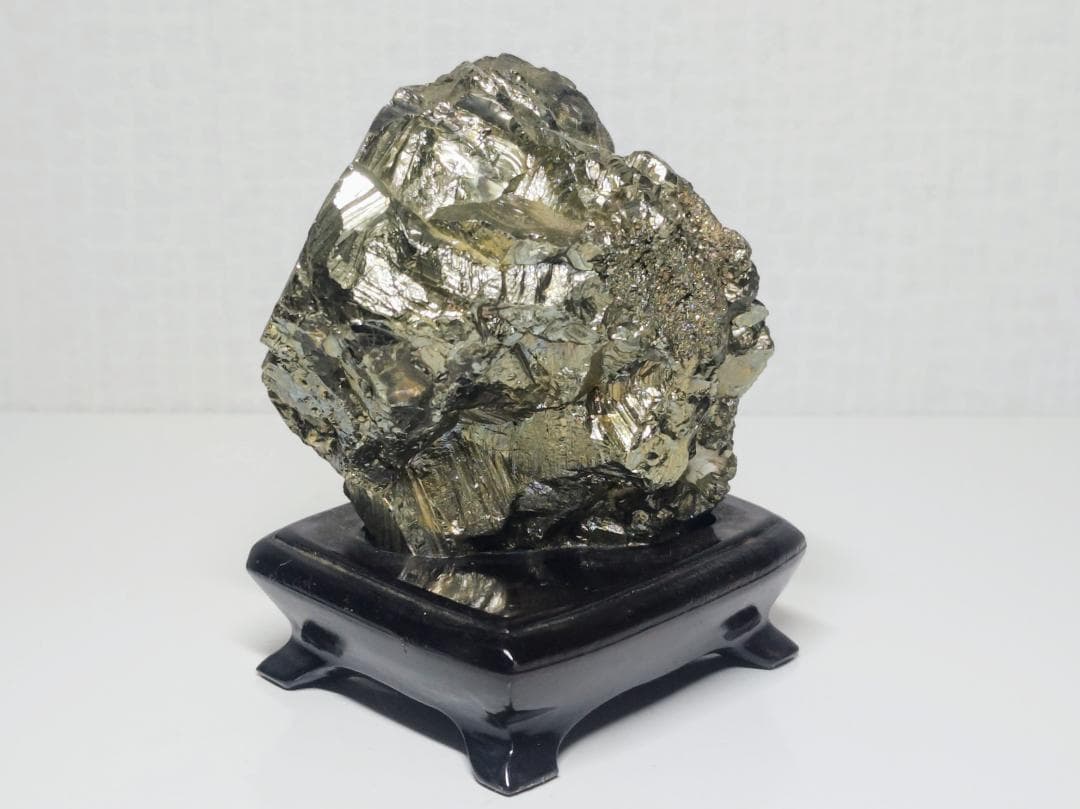 パイライト 700g 黄鉄鉱 原石 鑑賞石 自然石 誕生石 鉱物 鉱石 水石