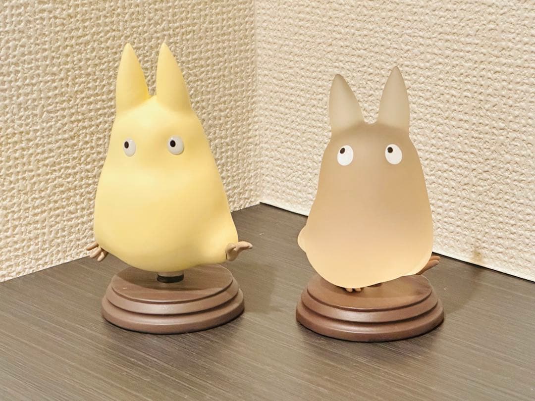 となりのトトロてのひら小トトロびっくり•とうめい2体セット専用箱あり