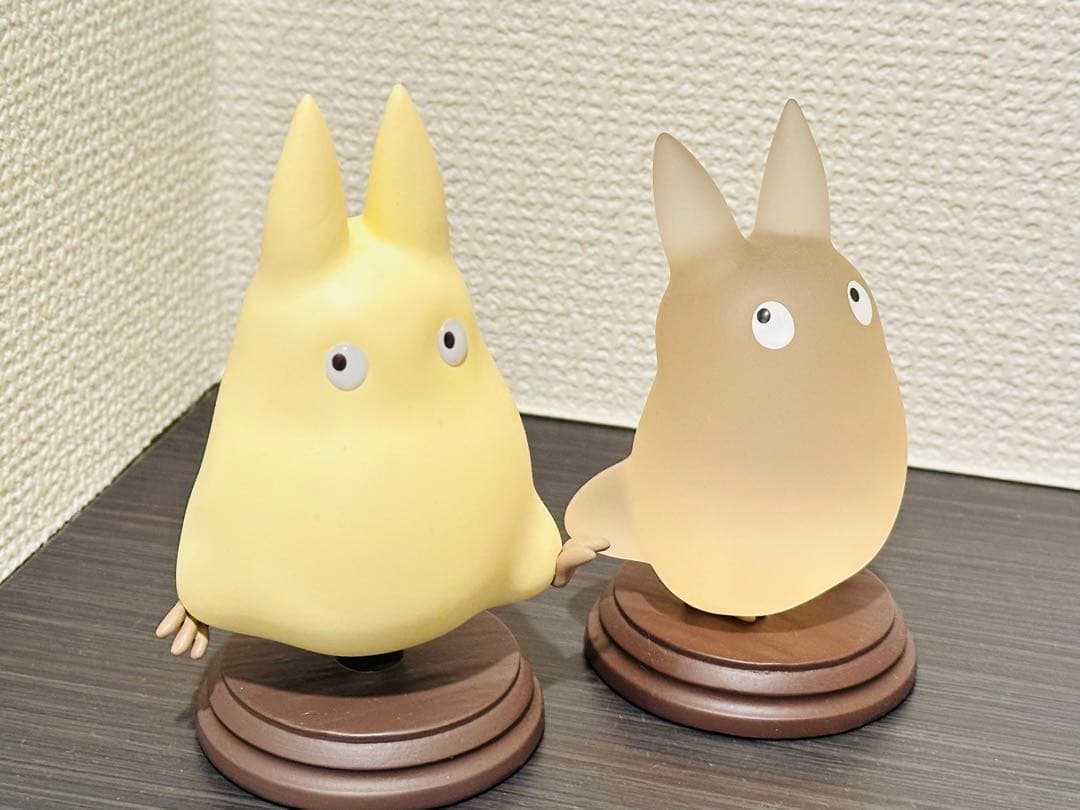 となりのトトロてのひら小トトロびっくり•とうめい2体セット専用箱あり