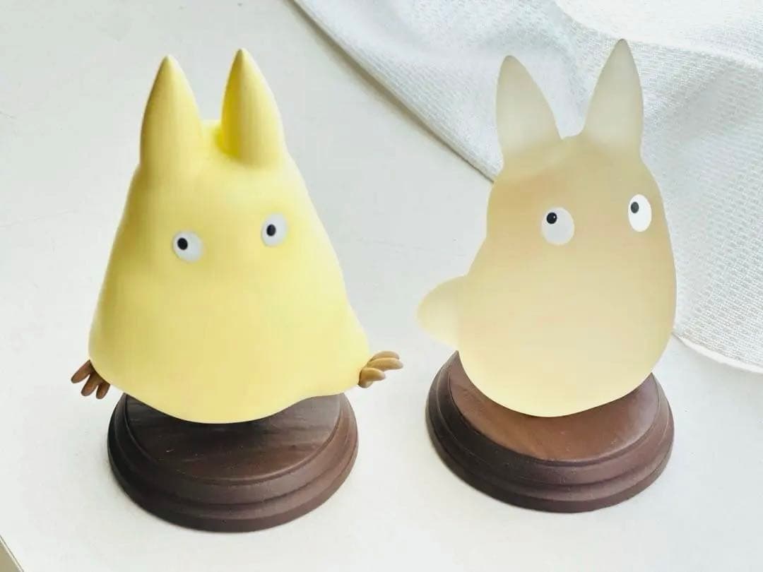 となりのトトロてのひら小トトロびっくり•とうめい2体セット専用箱あり