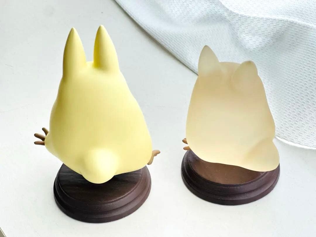 となりのトトロてのひら小トトロびっくり•とうめい2体セット専用箱あり