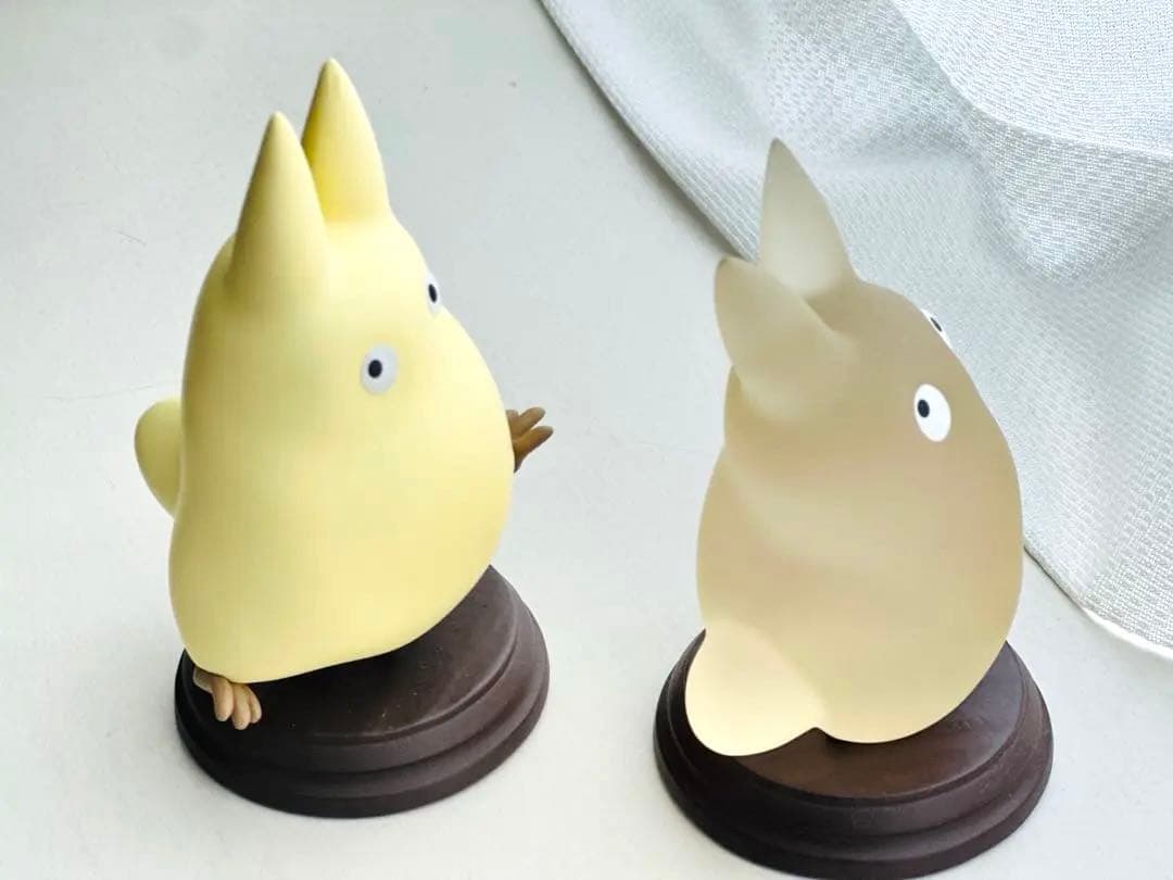 となりのトトロてのひら小トトロびっくり•とうめい2体セット専用箱あり