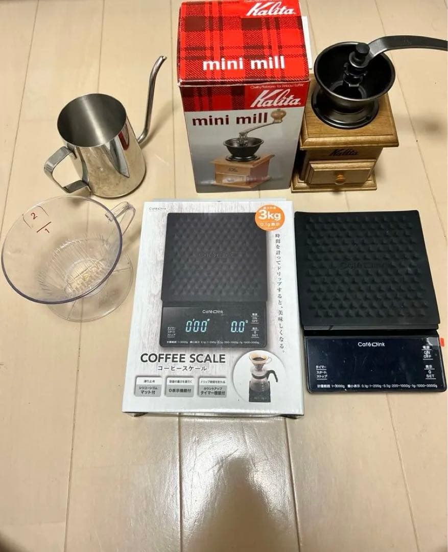 コーヒーミル、コーヒードリッパー、などのセット アウトドア 手挽き コーヒーミル ハンドドリップ コーヒーセット 8点