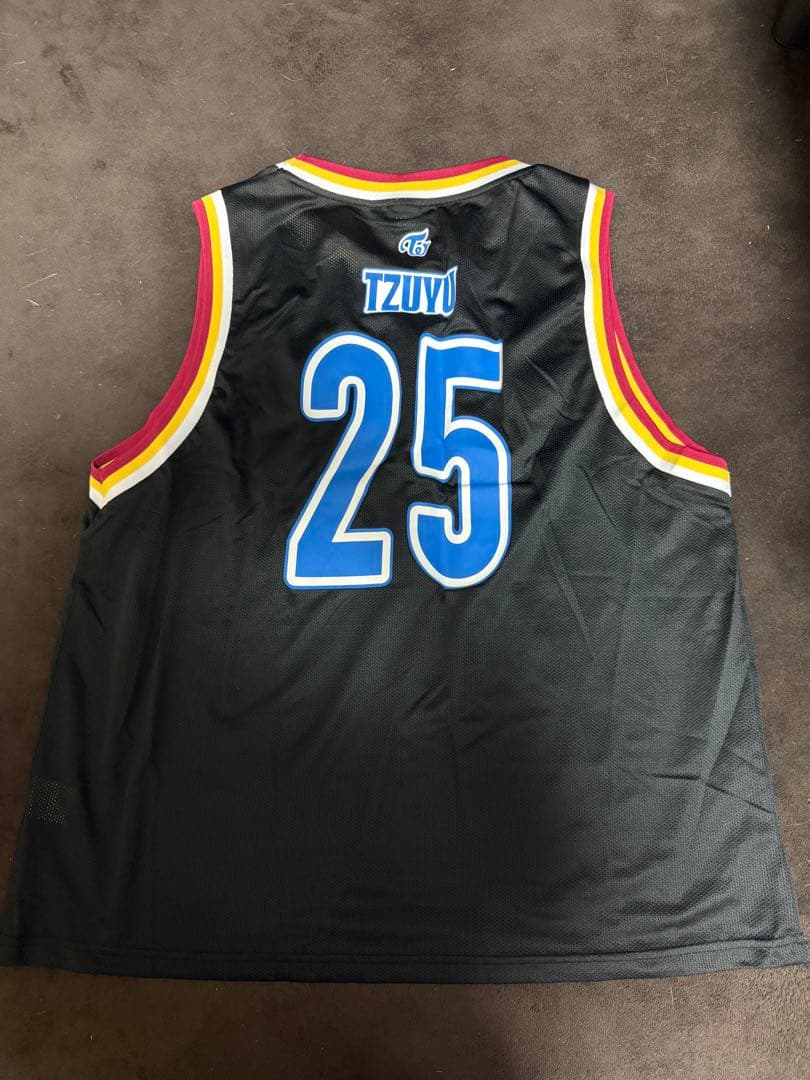 TWICE ツウィ ユニフォーム READY TO BE - メルカリ